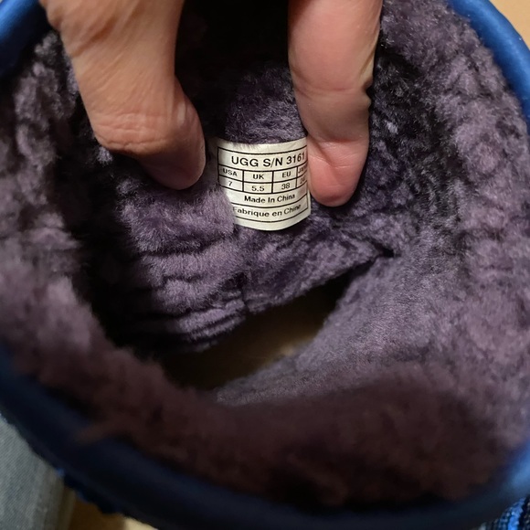 🎉Host Pick🎉 UGG Womens Classic Sparkles Blue Sequin Boots US 7 - Picture 4 of 9